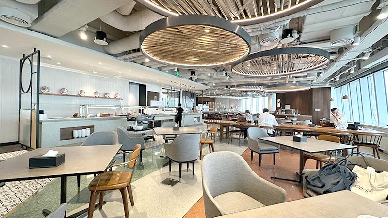 A high-end restaurant in Shanghai Tower