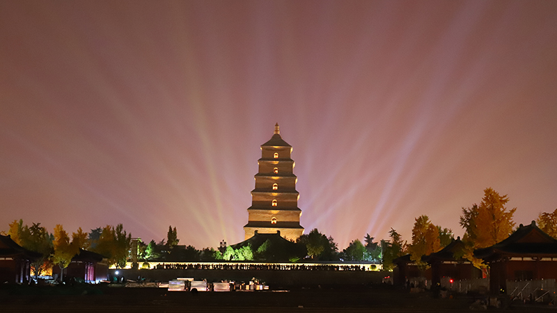 Enjoy the light show at the Giant Wild Goose Pagoda