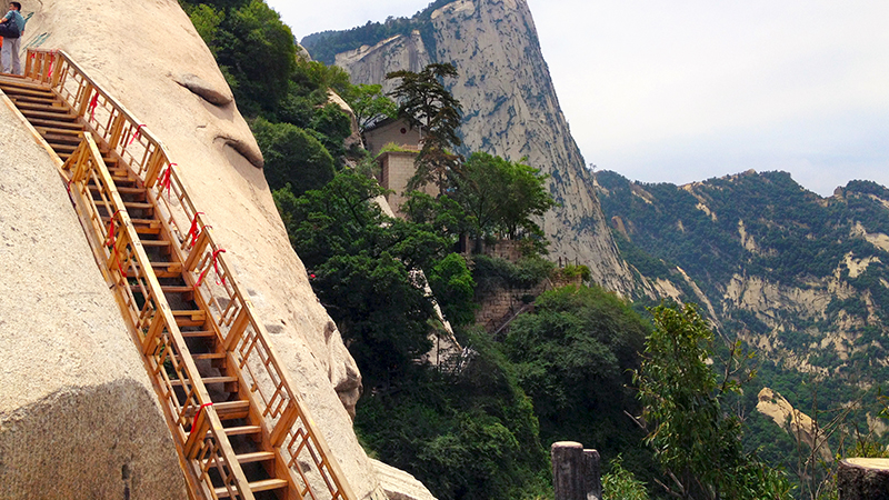The steep stairs on the Mount Hua