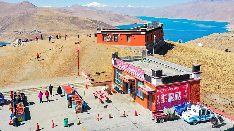 Local store beside the Yamdrok Lake