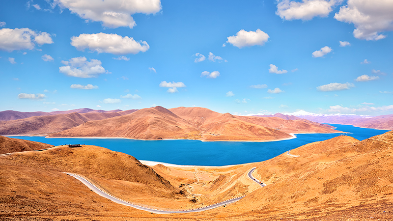 The Yamdrok Lake in Tibet